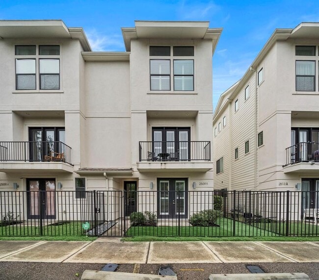 Building Photo - 2509 Garrow St
