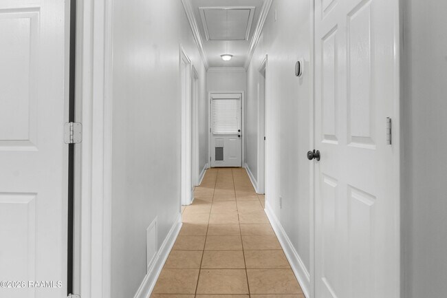Building Photo - 128 Bottle Brush Ln