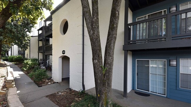 Building Photo - 101 Brixworth Ln