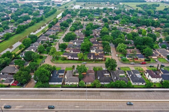 Building Photo - 14947 Heritage Wood Dr