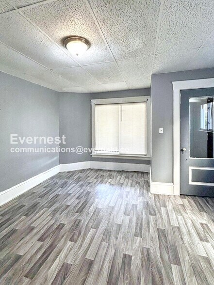 Building Photo - 2213 E 82nd St