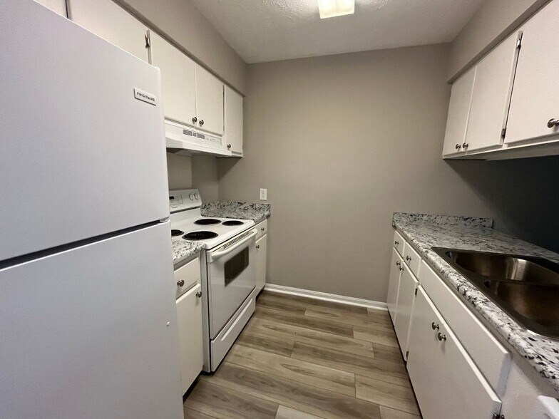 Building Photo - 301 E Second St