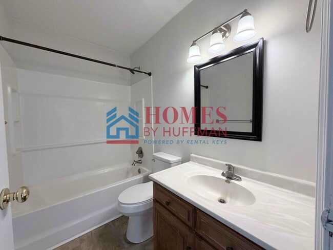 Building Photo - Two Bedroom House | Northside