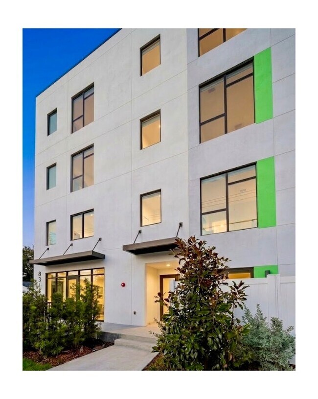 Building Photo - 821 16th St N