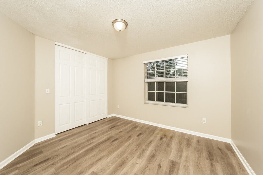 Building Photo - 1603 Briar Oak Dr