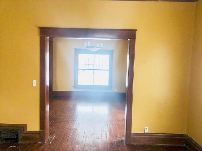 Building Photo - Beautiful 4 Bedroom / 1.5 Bathroom house