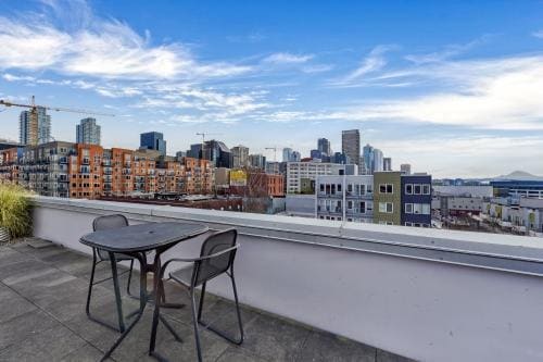 Building Photo - 1 bedroom in Seattle WA 98121