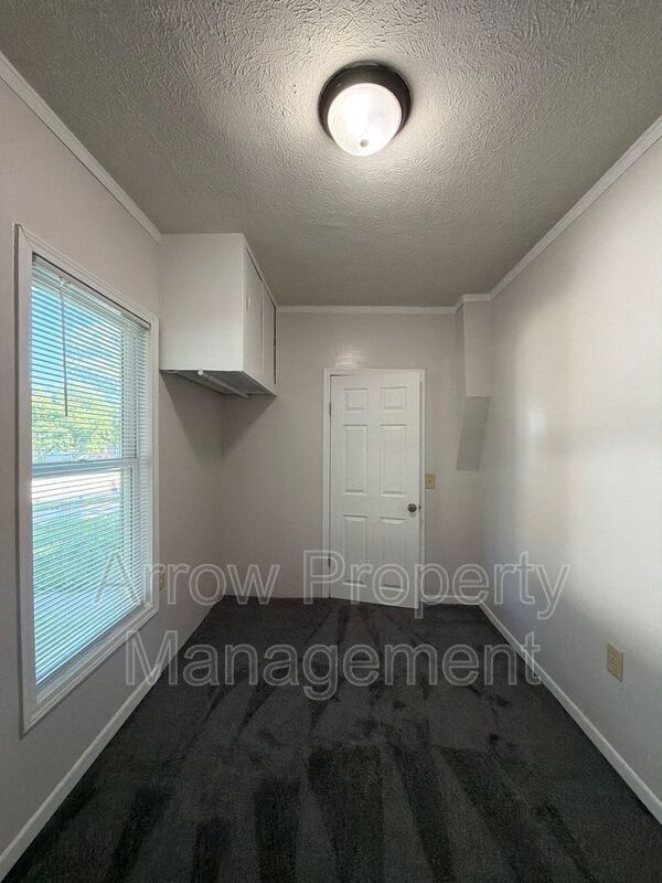 Building Photo - 625 3rd St