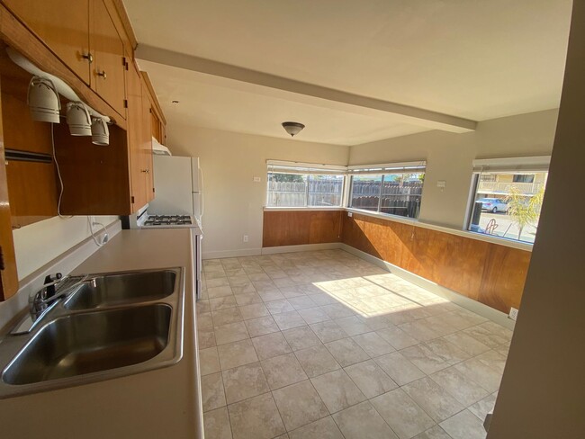 Building Photo - Lovely Home In Los Osos CA! Close to the O...