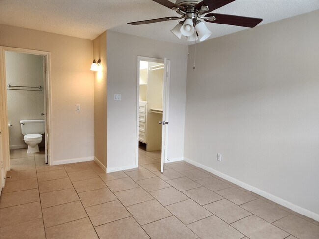 Building Photo - 2750 Holly Hall St