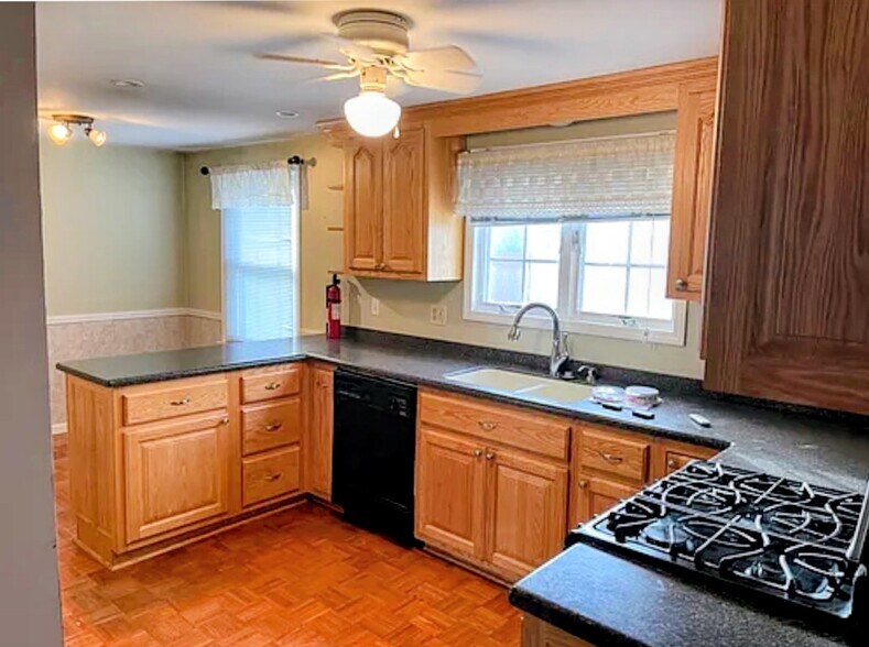 Building Photo - 125 Fairgreen Dr