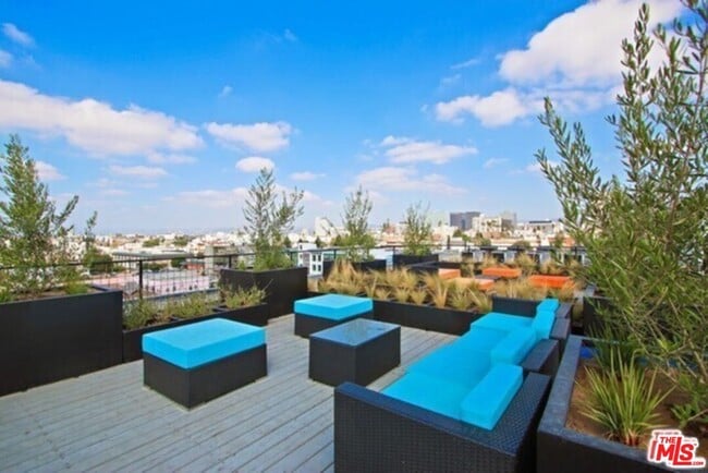 Building Photo - 1038 S Mariposa Ave