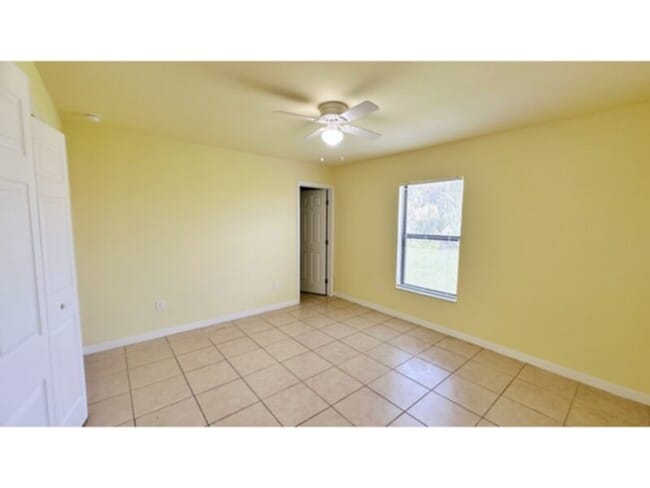 Building Photo - 3 Bedroom 2 Bath 1 Car garage Duplex! Convenient Location! SW Cape!