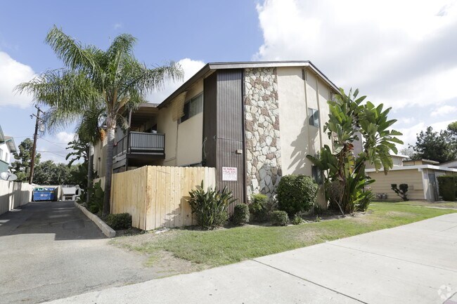Building Photo - 2121 W Brownwood Ave