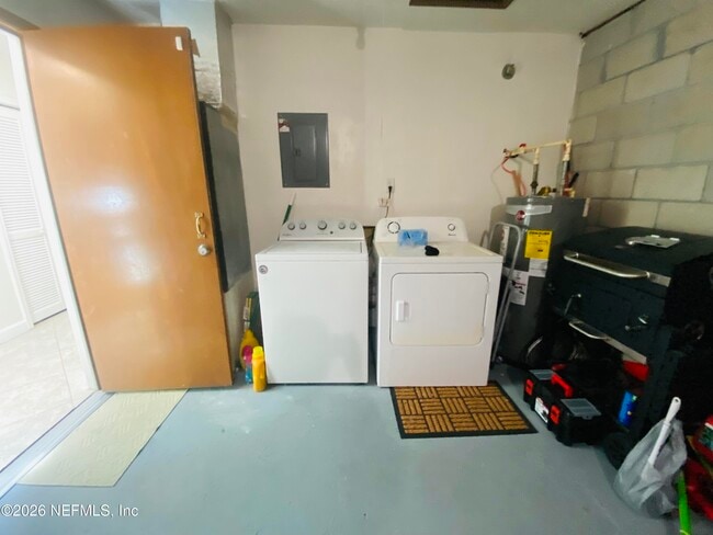 Building Photo - 2280 Ironstone Dr E