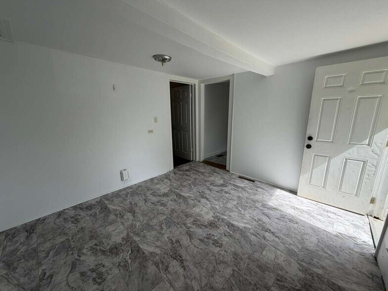 Building Photo - 610 S Chapel St