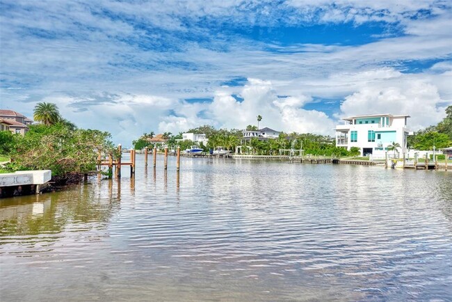 Building Photo - 1703 N Tamiami Trl