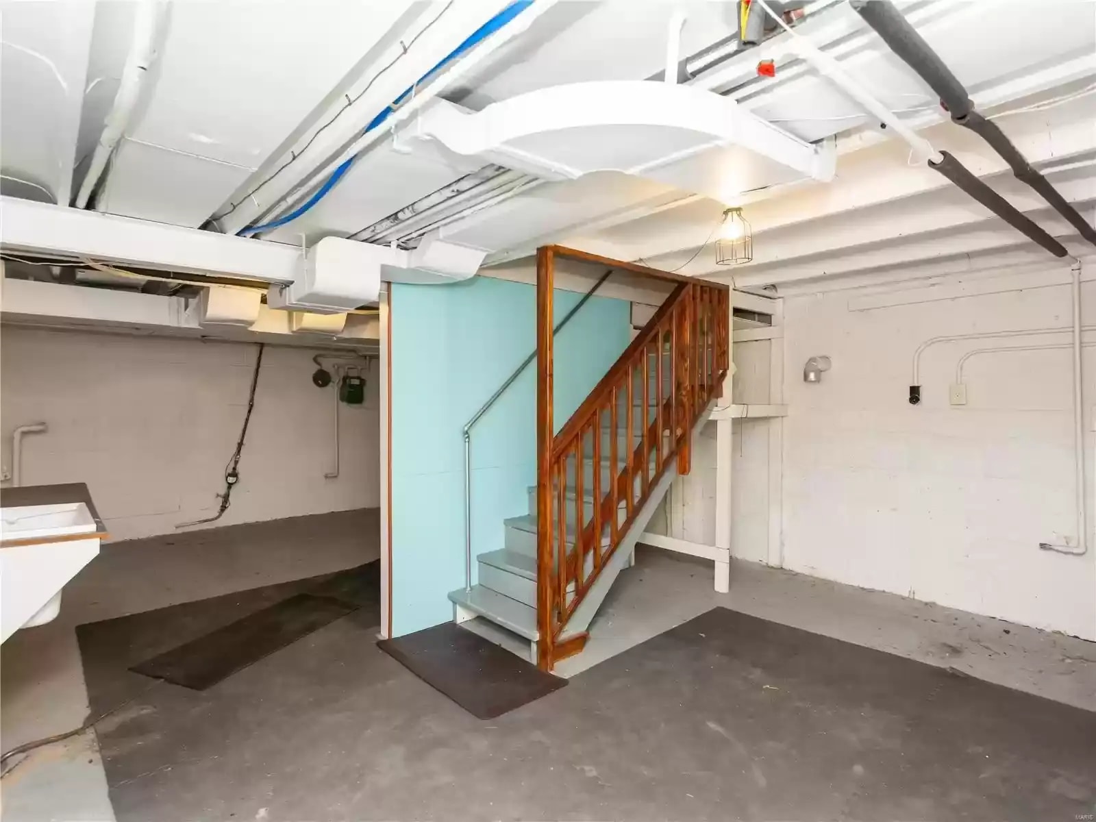 Building Photo - 8739 White Ave
