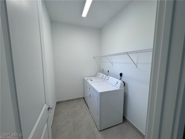 Building Photo - 5665 Cassidy Ln