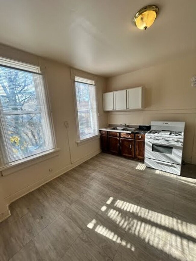 Building Photo - 2504 W.Scott (Aka 1143 S 25th)