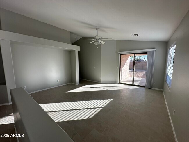 Building Photo - 1115 E Elm Rd