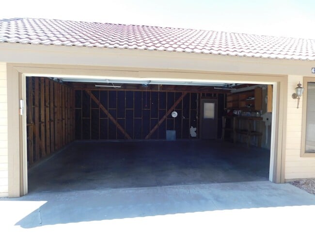 Building Photo - Gorgeous 3 Bed 2 Bath House in a Great Neighborhood