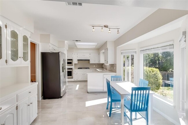 Building Photo - 11209 Deadoak Ln