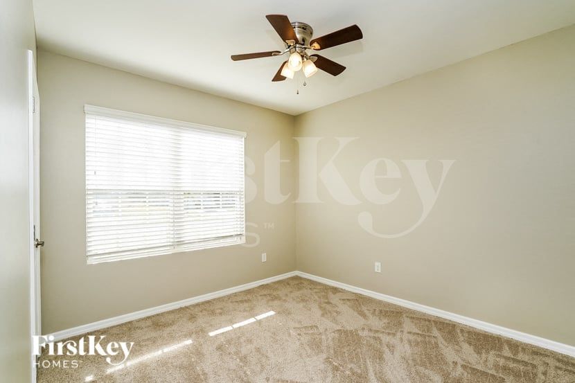 Building Photo - 1402 NW Juanita Pl