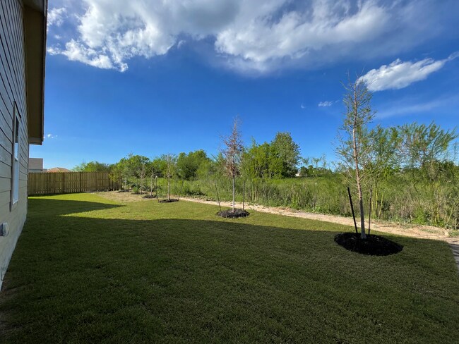 Building Photo - Like-New | 3 bed/2 bath | 1-story | No Carpet | Wonderful Amenities |On Golf Course in Mission De...