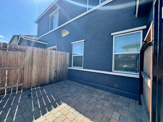 Building Photo - 401 Autumn Breeze Cir