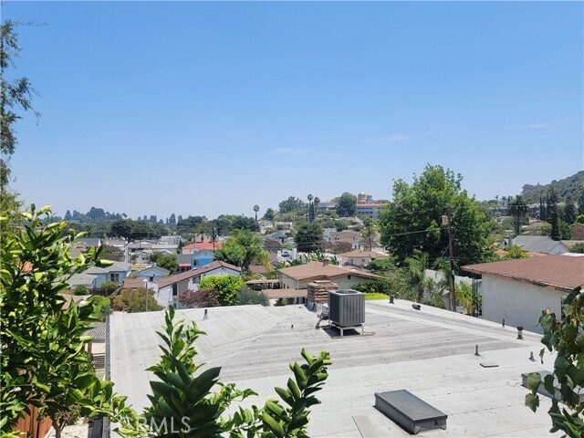 Building Photo - 2511 Florentina Ave