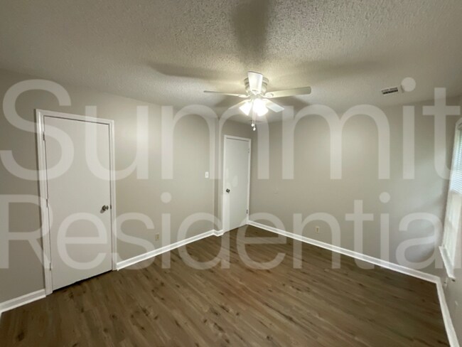 Building Photo - 3018 Dale Ct