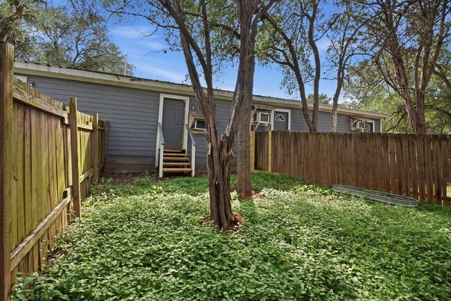 Building Photo - 1108 W McCarty Ln