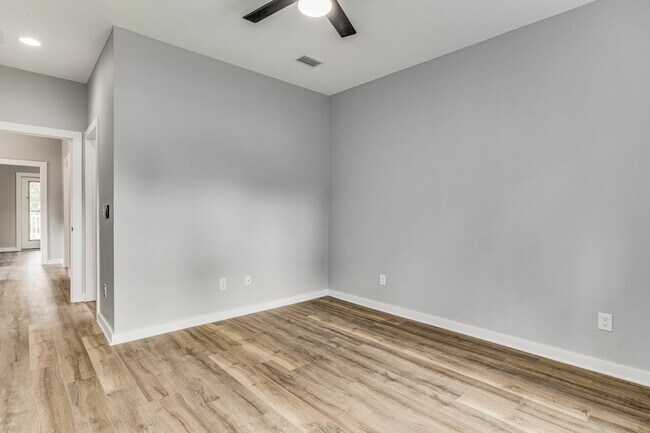 Building Photo - 312 E Blount St