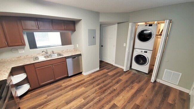 Building Photo - 448 N 18th Ave