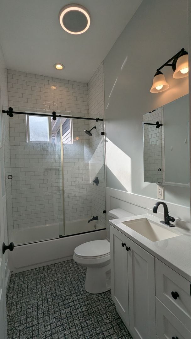 Building Photo - Private 1 Bed 1 Bath Back House with Yard ...