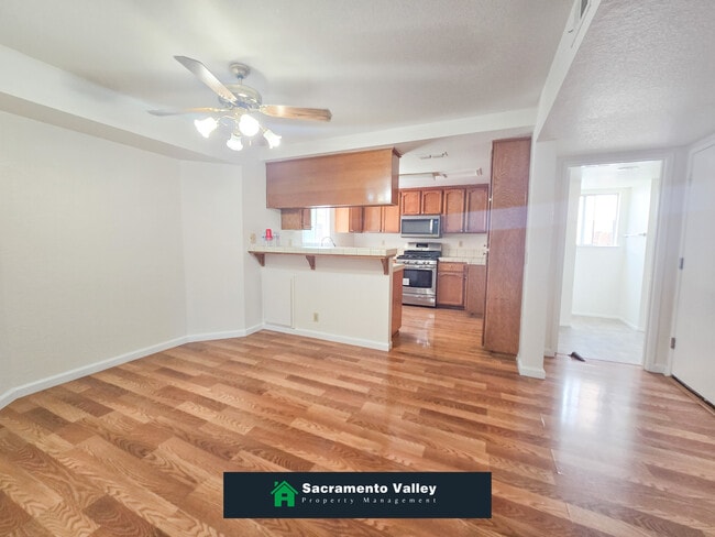 Building Photo - 8282 Meadowhaven Dr