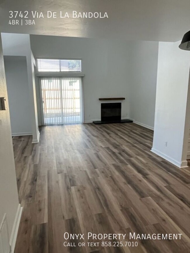 Building Photo - 1/2 Off First Month's Rent - Remodeled/Gor...