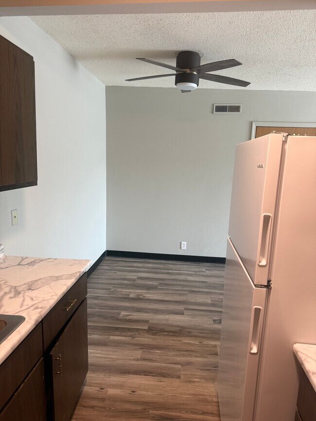 Building Photo - Comfortable 2BR Apartment in SW CoMo