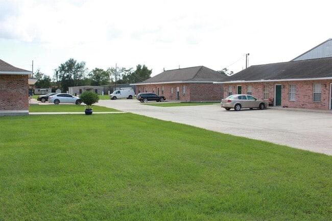 Building Photo - 42470 Barry Ct