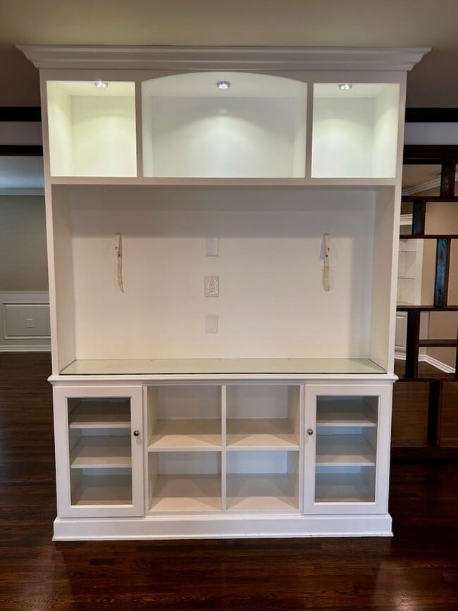 Building Photo - A home that has all the best of California Living!