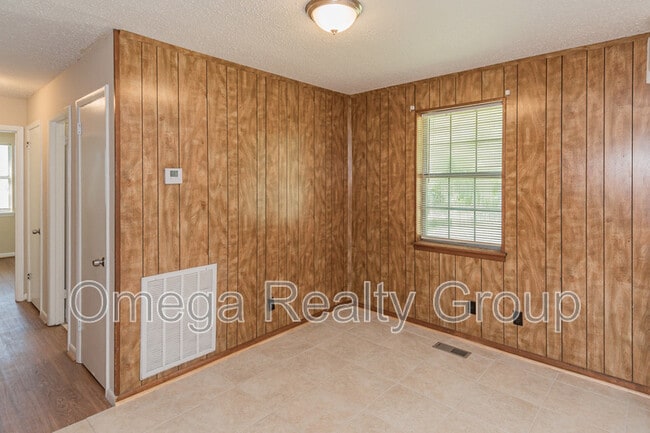 Building Photo - 213 Ashley Dr