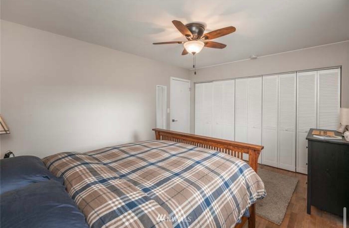 Master bedroom. - 1319 Gemini St SE
