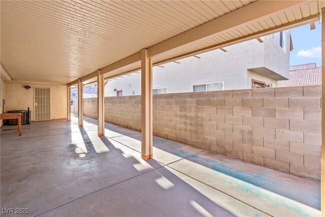 Building Photo - 5616 Royal Castle Ln