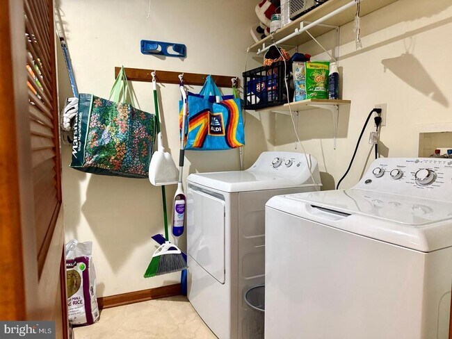 Building Photo - 507 N Main St