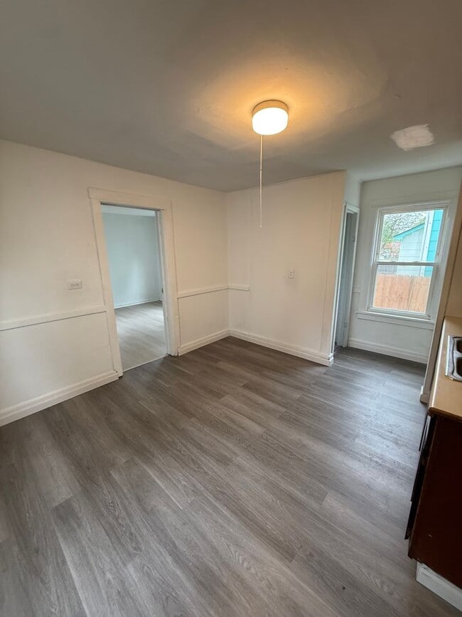 Building Photo - SECTION 8 & EDEN ACCEPTED!! Newly Renovated 3br 2ba Home - 2 Story SFH