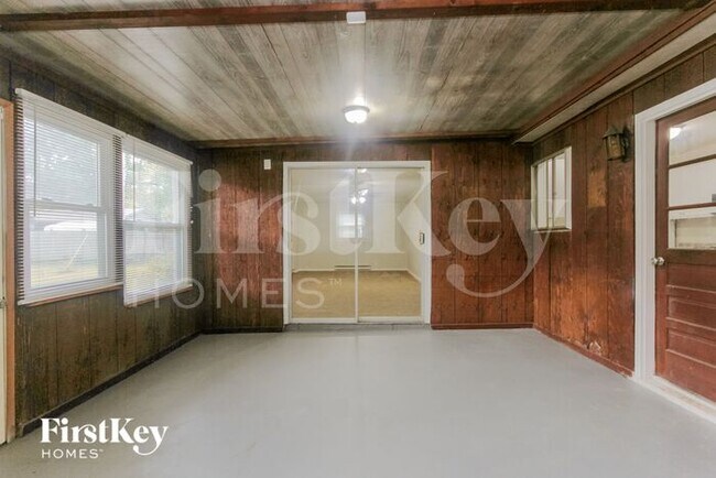 Building Photo - 6902 Echo Ln