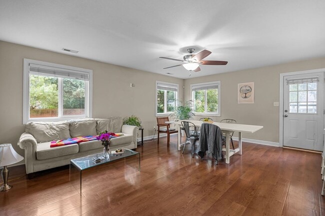 Building Photo - Beautifully Updated 4-Bedroom Home in Norf...