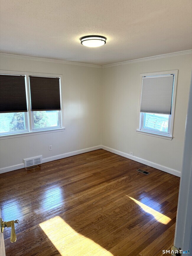 Building Photo - 1584 Madison Ave