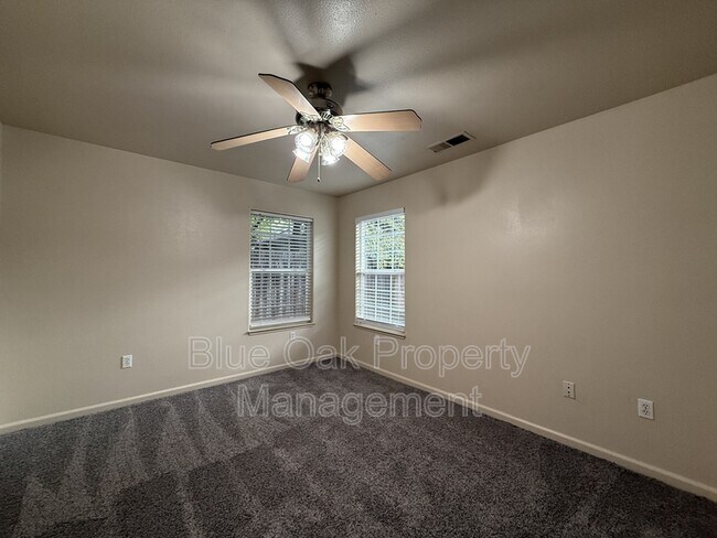 Building Photo - 524 W 1st Ave